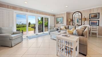 Condo, 3 Bedrooms | Living area