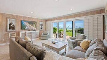 Condo, 3 Bedrooms | Living area