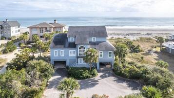 House, 6 Bedrooms | Exterior