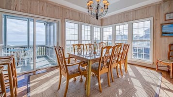 House, 6 Bedrooms | Dining