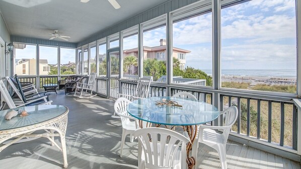 House, 6 Bedrooms | Balcony