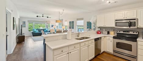 Bloc d'apartaments, 3 dormitoris | Cuina privada | Frigorífic, forn, cafetera i tetera i torradora