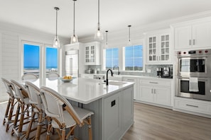 Maison, 6 chambres | Cuisine privée | Réfrigérateur, four, cafetiÚre/bouilloire, grille-pain