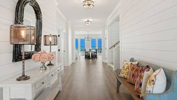 House, 6 Bedrooms | Interior