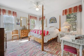 8 bedrooms, free WiFi - This Vibrant Family Home Features 8 Bedrooms, And 8 Bathrooms, Ocean And Creek Views Home by Peace Vacations (Georgetown)