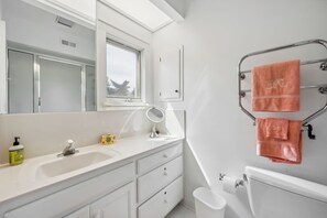 Casa, varias habitaciones | Baño