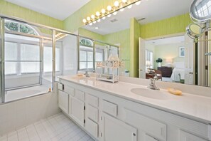 Condo, 3 Bedrooms | Bathroom | Towels