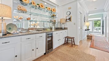 Condo, 3 Bedrooms | Interior