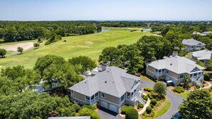 A residential area with houses, a golf course, and a lake. - Charming Villa Overlooking The Golf Course, Close To The Debordieu Clubhouse! Stephens Siesta 3 Bedroom Villa by Peace Vacations (Georgetown)