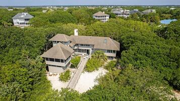 House, 5 Bedrooms | Exterior