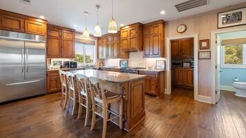 House, Multiple Bedrooms | Private kitchen | Fridge, oven, coffee/tea maker, toaster