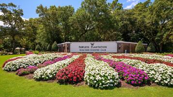 Condo, 3 Bedrooms | Property grounds