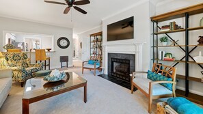 Condo, 3 Bedrooms | Living area