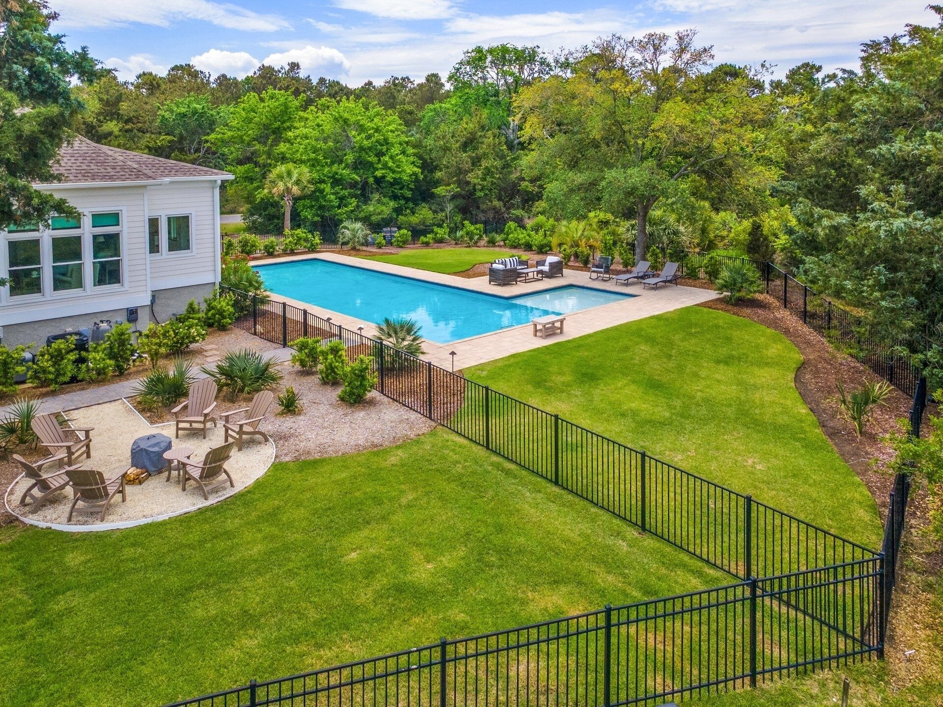 House, 5 Bedrooms | Pool