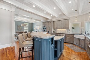 House, 5 Bedrooms | Interior