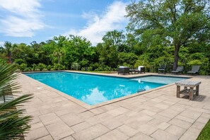 House, 5 Bedrooms | Pool