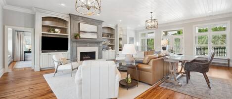 House, 5 Bedrooms | Living area