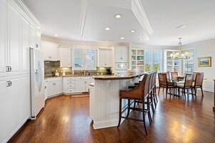 House, 4 Bedrooms | Private kitchen | Fridge, oven, coffee/tea maker, toaster