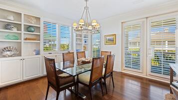 House, 4 Bedrooms | Dining