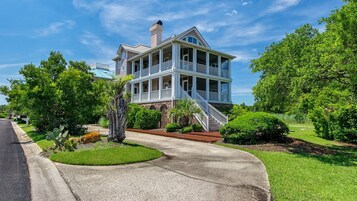 House, 6 Bedrooms | Exterior