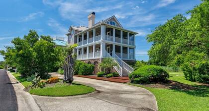 Beach House-paradise With Screened Porches, Decks, Library, And Wifi Sunny Dunes 6 Bedroom Home by Peace Vacations