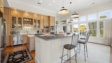 Rumah, 6 kamar tidur | Dapur pribadi | Lemari es, oven, mesin pembuat kopi/teh, dan pemanggang roti