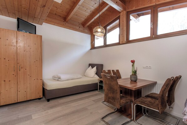 Dining - Lassen Sie die Seele Baumeln in Unseren Gemütlich Eingerichteten Appartement (Sölden)