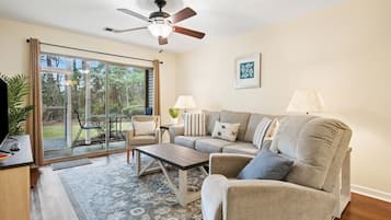 Condo, 2 Bedrooms | Interior