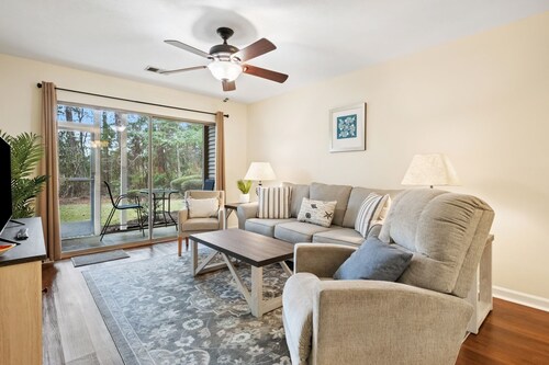 Located On The Ground Level And Across From The Pool With Pass To Huntington State Park! 2 Bedroom Condo by Peace Vacations