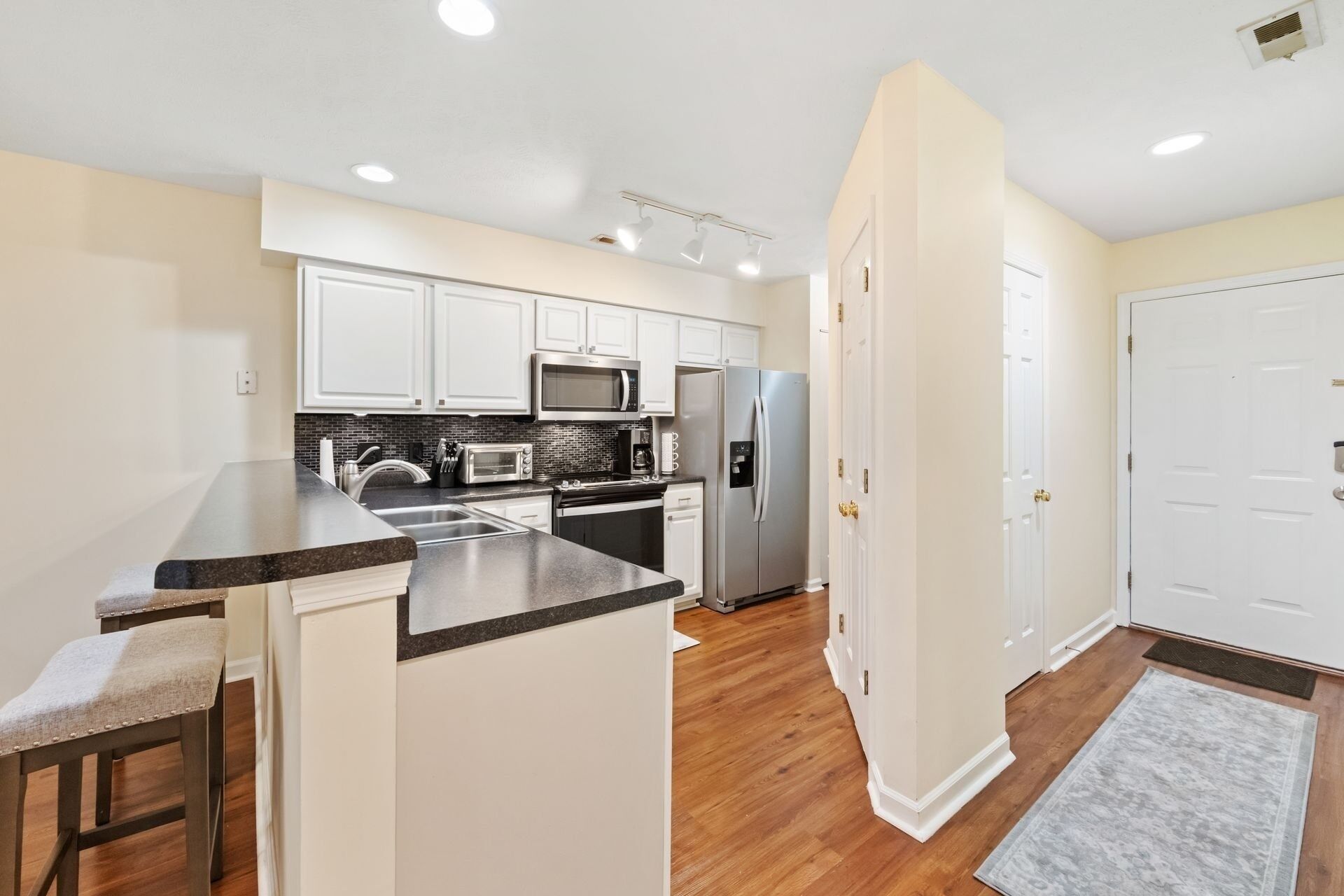 Condo, 2 Bedrooms | Private kitchen | Fridge, oven, coffee/tea maker, toaster