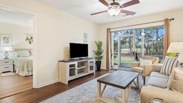 Condo, 2 Bedrooms | Living area