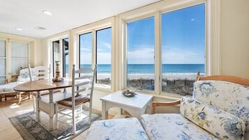 Condo, 3 Bedrooms | Interior