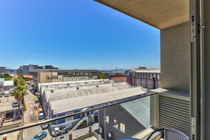 Departamento, 2 habitaciones, balcón, vista a la ciudad | Balcón