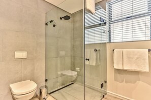 Departamento, 2 habitaciones, balcón, vista a la ciudad | Baño