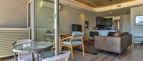 Apartment, 2 Bedrooms, Balcony, City View | Living room