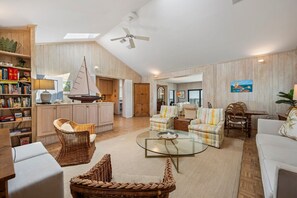 Condo, 3 habitaciones | Área de sala de estar
