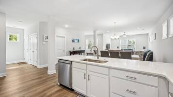 House, 4 Bedrooms | Private kitchen | Fridge, oven, coffee/tea maker, toaster