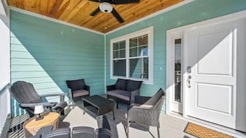 House, 4 Bedrooms | Terrace/patio
