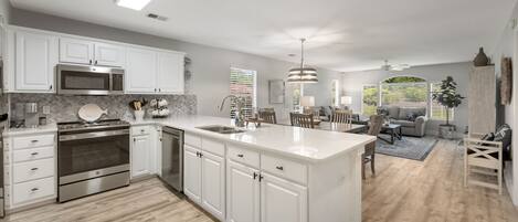 Condo, 3 habitaciones | Cocina privada | Refrigerador, horno, cafetera y tetera y tostadora