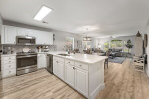 Private kitchen - 4th Hole Retreat At True Blue-ground Floor 3 Bedroom Condo by Peace Vacations (Pawleys Island)