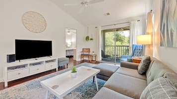 Condo, 2 Bedrooms | Interior