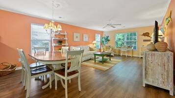 Condo, 3 Bedrooms | Dining