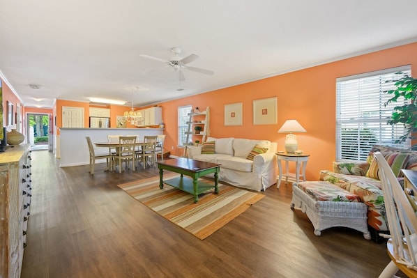 Condo, 3 Bedrooms | Living area