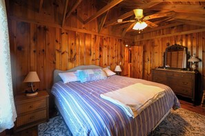 4 bedrooms, iron/ironing board, free WiFi