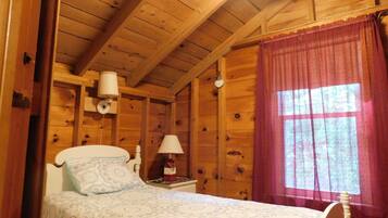 4 bedrooms, iron/ironing board, free WiFi