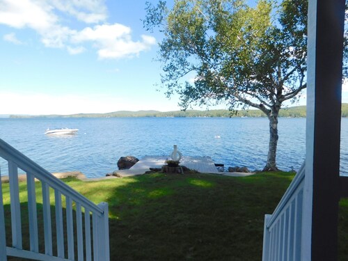 Traditional Waterfront Maine Cottage on Long Lake with great swimming.