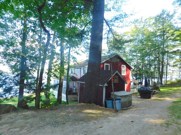Exterior - Traditional Waterfront Maine Cottage on Long Lake with great swimming. (Naples)