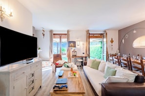 Family House, 2 Bedrooms, Fireplace (HomeSweetHome Lake-View Villetta a) | Living area | Smart TV, stereo - Homesweethome Lake-view Villetta a Schiera With Garden (Besozzo)
