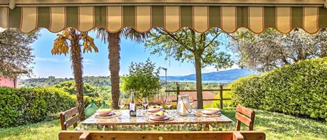บ้านพักสำหรับครอบครัว, 2 ห้องนอน, เตาผิง (HomeSweetHome Lake-View Villetta a) | รับประทานอาหารกลางแจ้ง