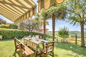Family House, 2 Bedrooms, Fireplace (HomeSweetHome Garden&LakeView) | Outdoor dining